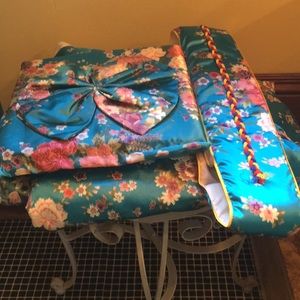 Women’s Traditional Japanese Kimono Robe Costume